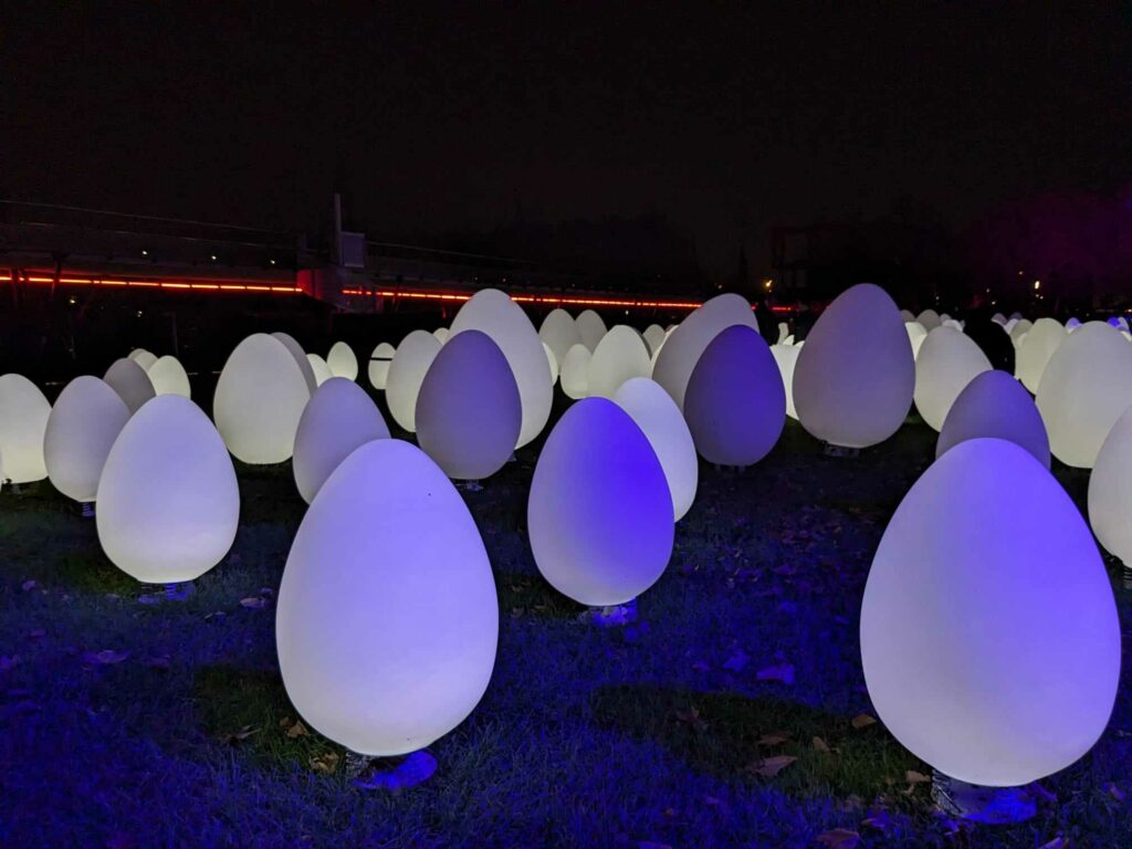 Exposition L'art dans la nature - les oeufs de Dada