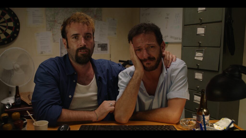 Aymeric Lompret et Vincent Dedienne dans "Les pistolets en plastique" de Jean-Christophe Meurisse