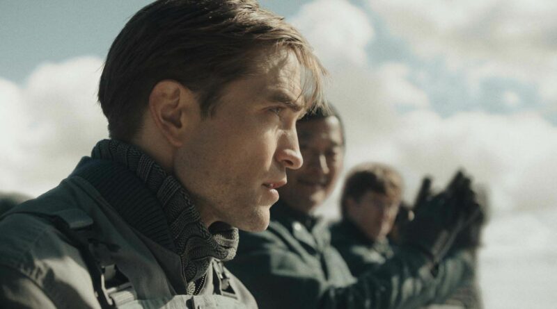 Robert Pattinson dans Mickey 17 de Bong Joon Ho