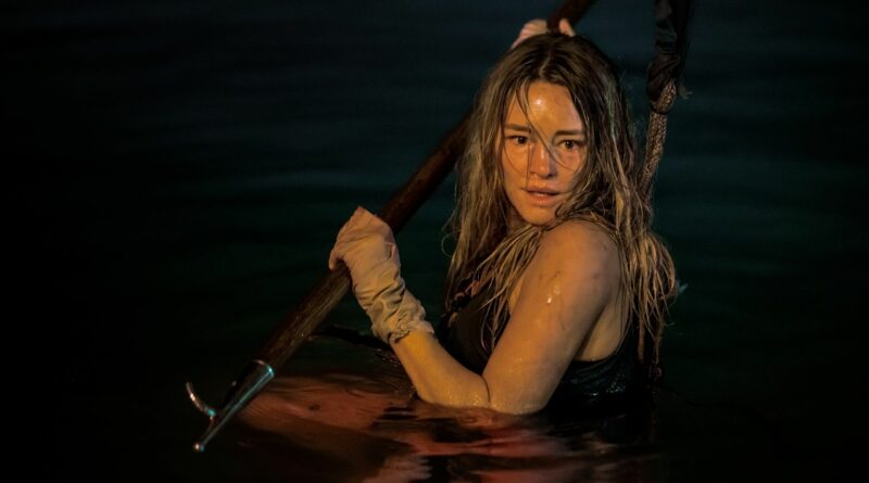 Hassie Harrison dans "Dangerous Animals"