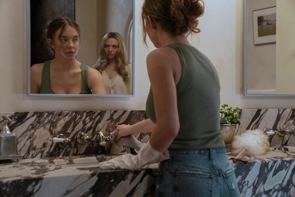 Sydney Sweeney et Amanda Seyfried dans "La femme de ménage"