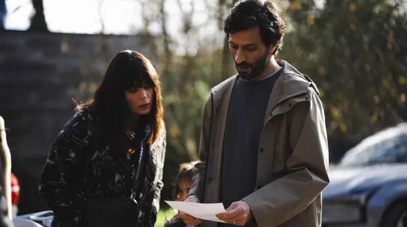 Lola Dewaere et David Kammemos dans Je sais pas