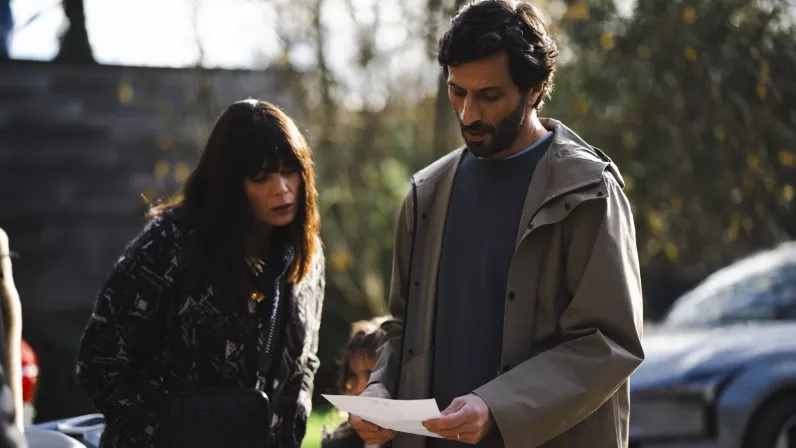 Lola Dewaere et David Kammemos dans Je sais pas