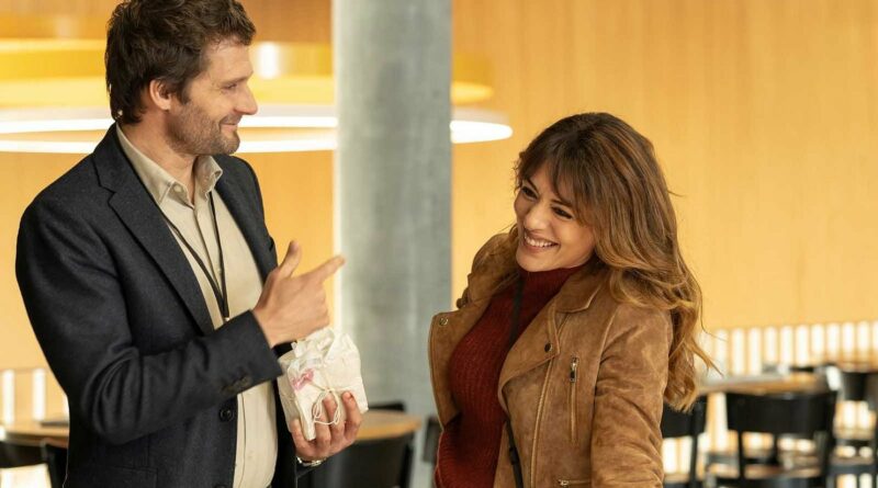 Alexis Michalik et Sofia Essaïdi dans Intraçables